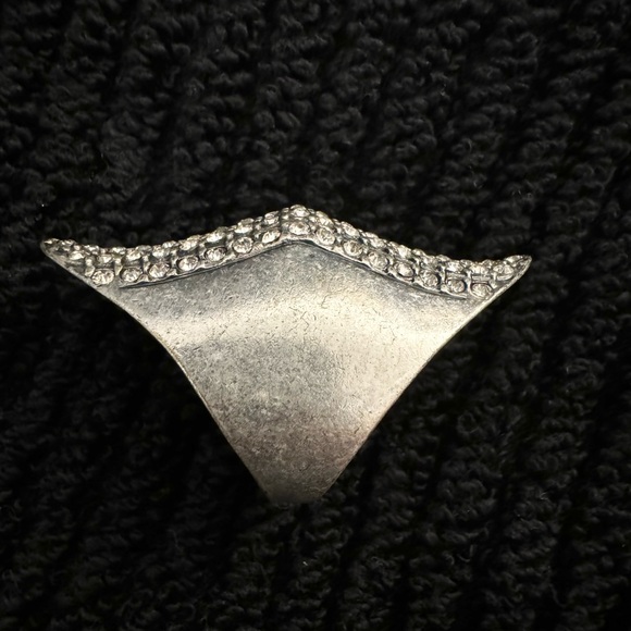 ✨Gunmetal Rhinestone ring✨ - Picture 2 of 5